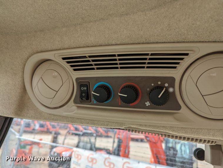 image for item LF9754 2014 John Deere 5058E  MFWD tractor