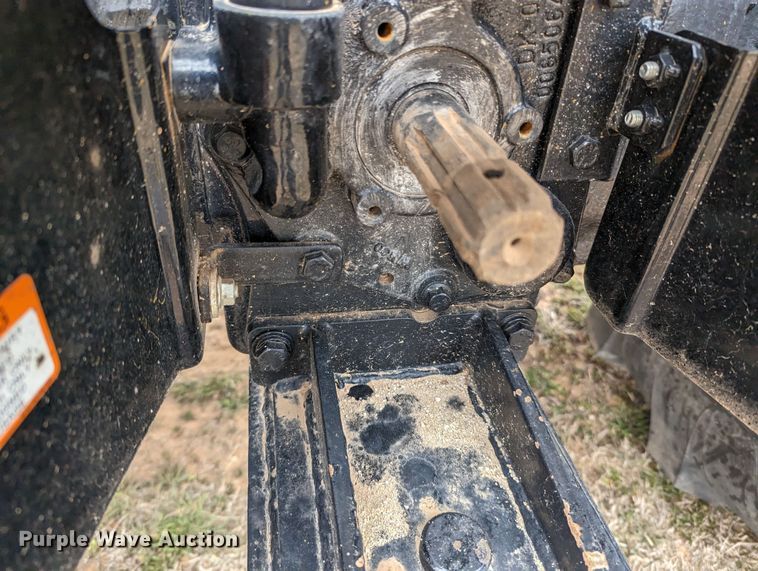 image for item LF9763 2020 Mahindra 3650  MFWD tractor