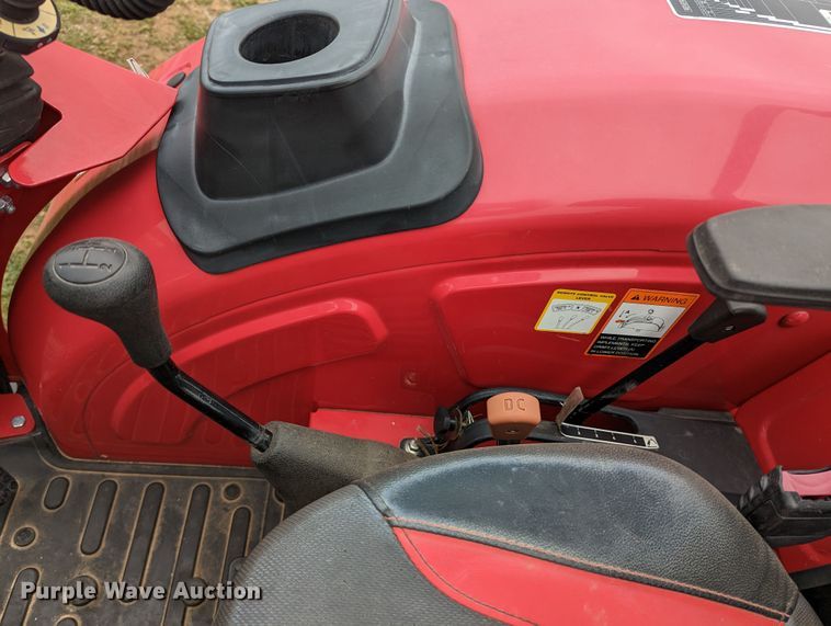 image for item LF9763 2020 Mahindra 3650  MFWD tractor