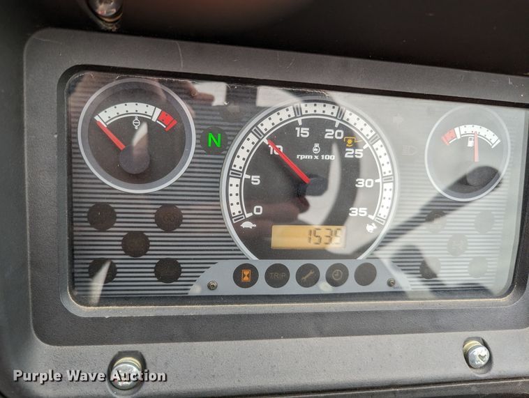 image for item LF9763 2020 Mahindra 3650  MFWD tractor