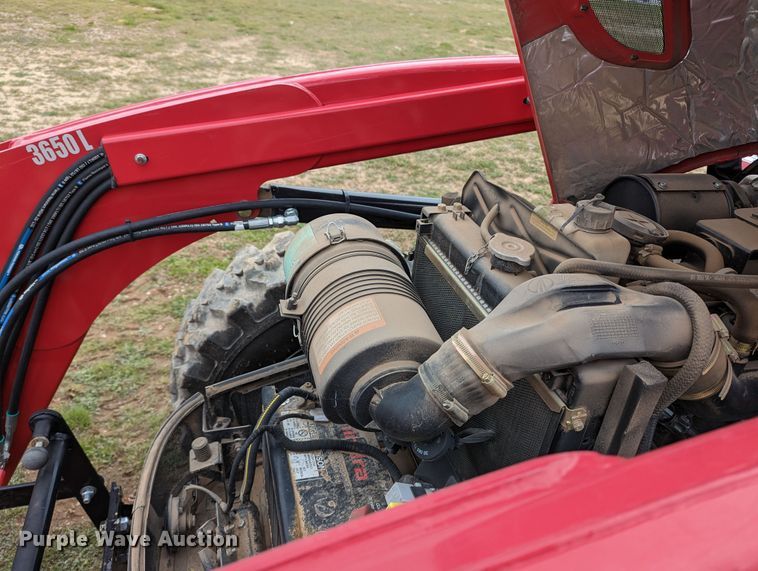 image for item LF9763 2020 Mahindra 3650  MFWD tractor