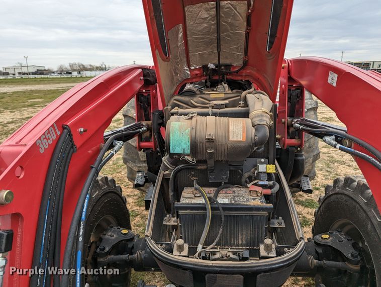 image for item LF9763 2020 Mahindra 3650  MFWD tractor