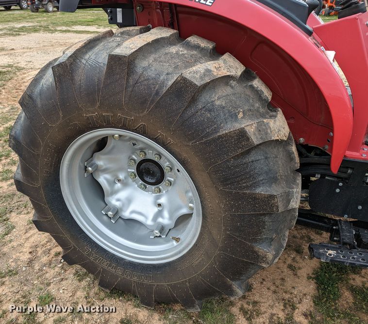 image for item LF9763 2020 Mahindra 3650  MFWD tractor