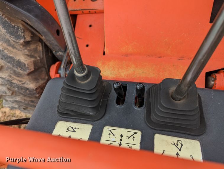 image for item LF9766 2005 Kubota L39TLB  backhoe