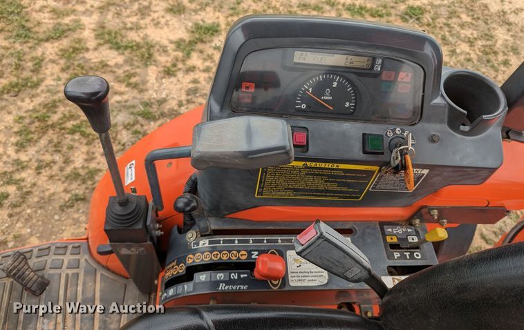 image for item LF9766 2005 Kubota L39TLB  backhoe