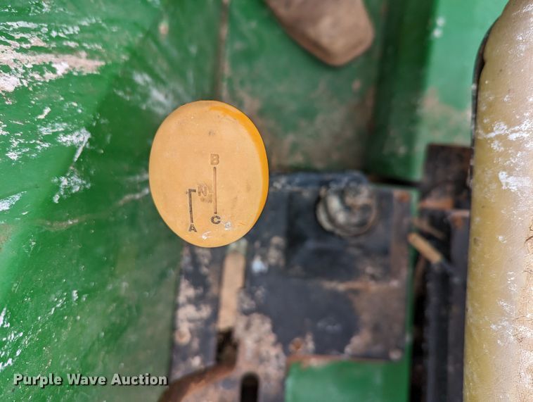 image for item LF9768 2001 John Deere 5210  tractor