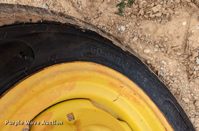 image for item LF9768 2001 John Deere 5210  tractor