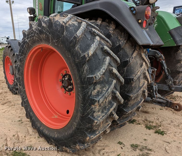 image for item LF9769 2010 Fendt 818  MFWD tractor