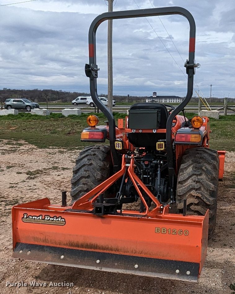 image for item LF9771 2019 Kubota L3301D  tractor