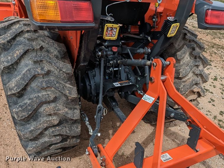 image for item LF9771 2019 Kubota L3301D  tractor