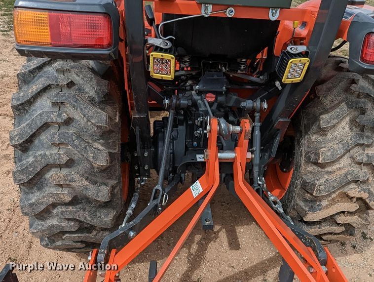 image for item LF9771 2019 Kubota L3301D  tractor