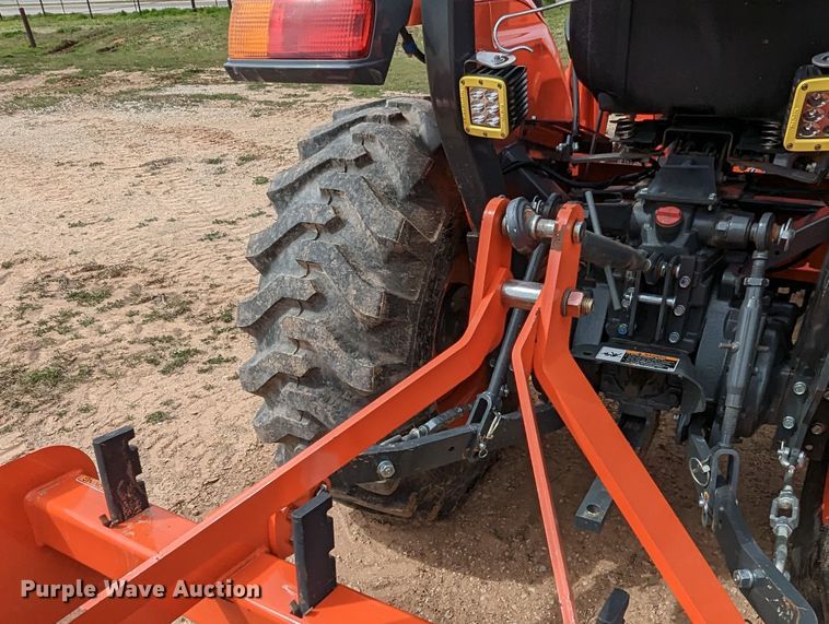 image for item LF9771 2019 Kubota L3301D  tractor