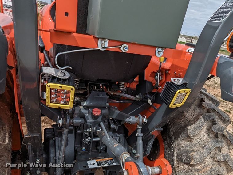 image for item LF9771 2019 Kubota L3301D  tractor