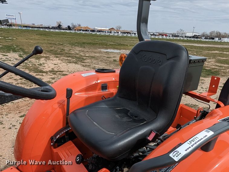 image for item LF9771 2019 Kubota L3301D  tractor