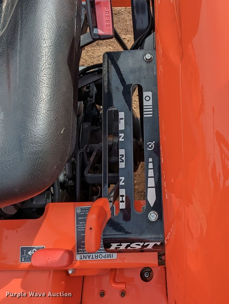 image for item LF9771 2019 Kubota L3301D  tractor