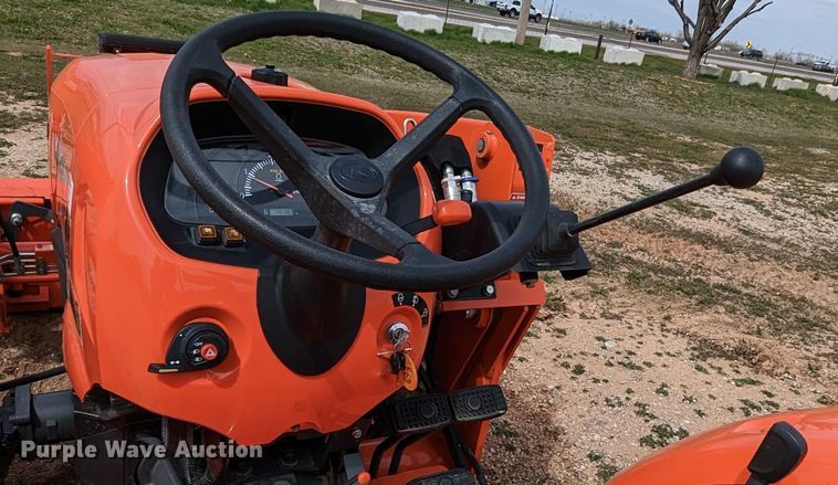 image for item LF9771 2019 Kubota L3301D  tractor