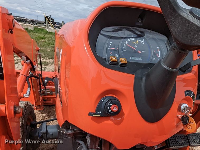 image for item LF9771 2019 Kubota L3301D  tractor