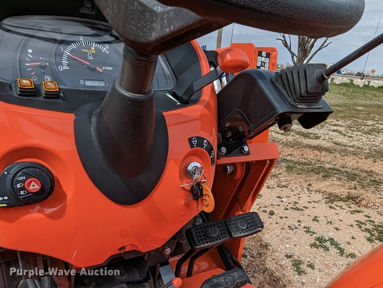 image for item LF9771 2019 Kubota L3301D  tractor