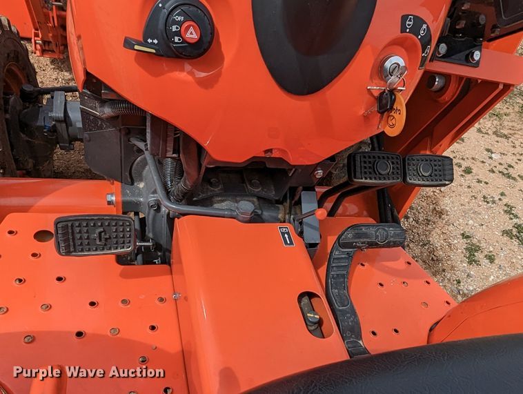 image for item LF9771 2019 Kubota L3301D  tractor