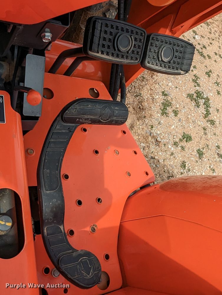 image for item LF9771 2019 Kubota L3301D  tractor