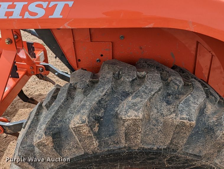 image for item LF9771 2019 Kubota L3301D  tractor