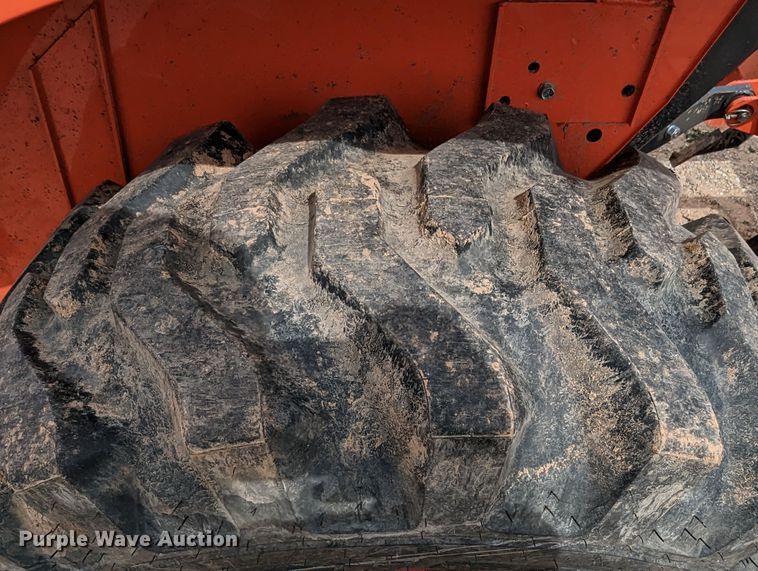 image for item LF9771 2019 Kubota L3301D  tractor