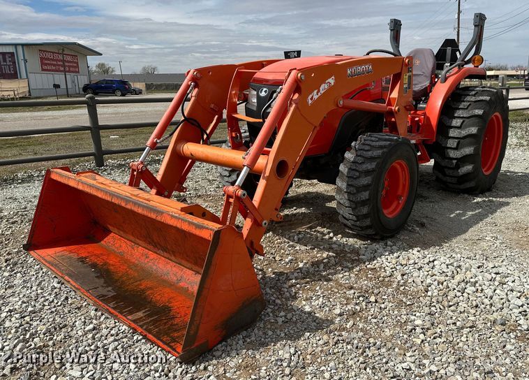 image for item LR9553 2017 Kubota MX5800D  MFWD tractor