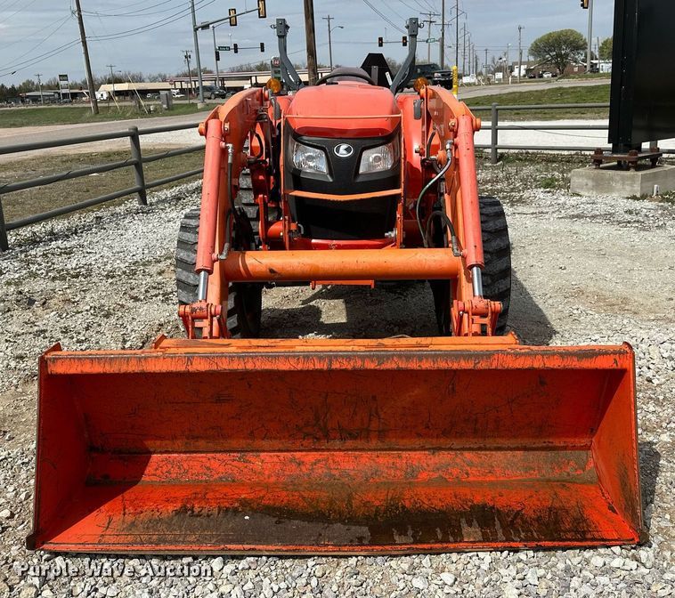 image for item LR9553 2017 Kubota MX5800D  MFWD tractor