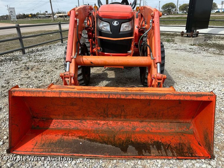 image for item LR9553 2017 Kubota MX5800D  MFWD tractor