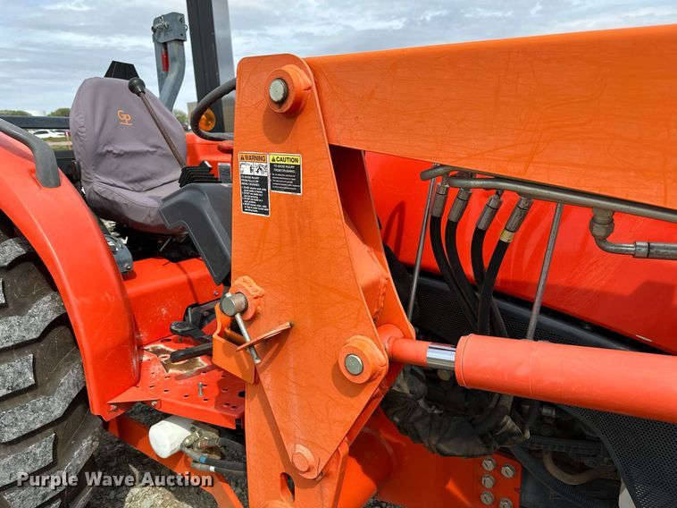 image for item LR9553 2017 Kubota MX5800D  MFWD tractor