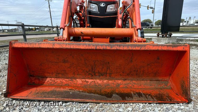 image for item LR9553 2017 Kubota MX5800D  MFWD tractor