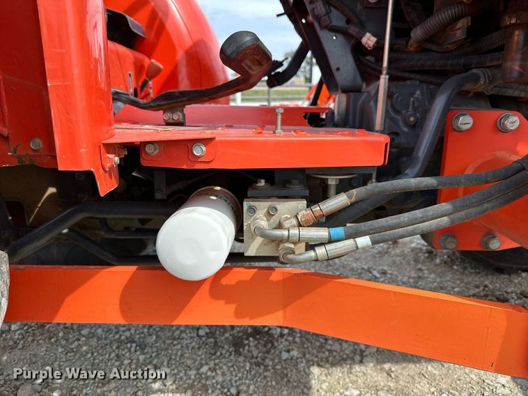 image for item LR9553 2017 Kubota MX5800D  MFWD tractor