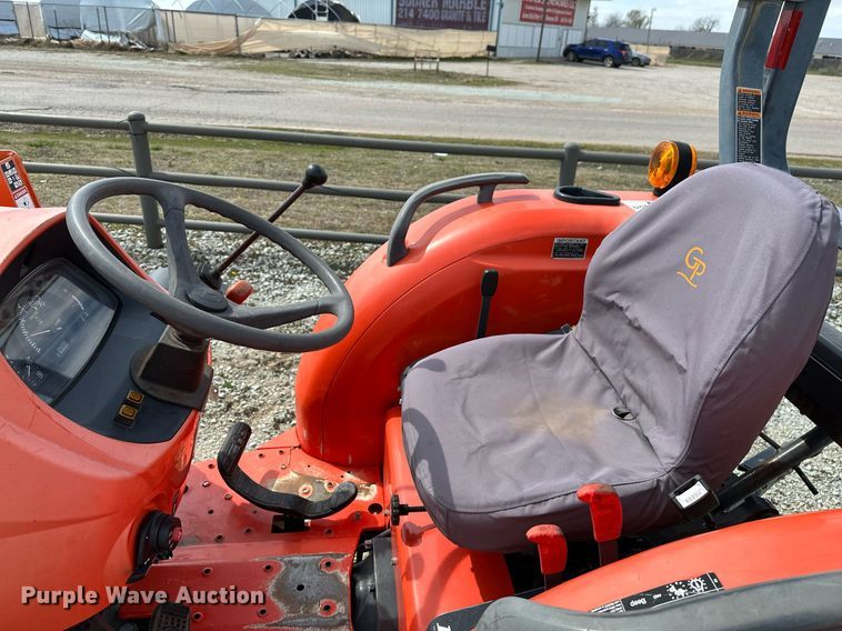 image for item LR9553 2017 Kubota MX5800D  MFWD tractor