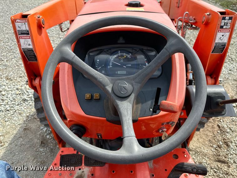 image for item LR9553 2017 Kubota MX5800D  MFWD tractor
