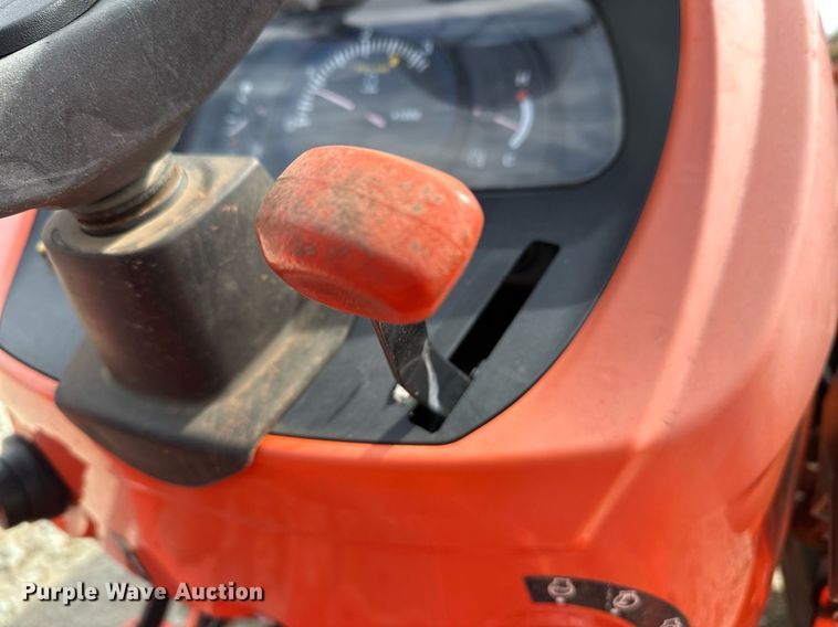 image for item LR9553 2017 Kubota MX5800D  MFWD tractor