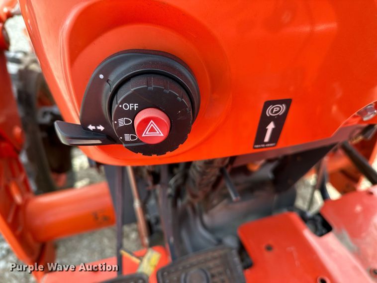 image for item LR9553 2017 Kubota MX5800D  MFWD tractor