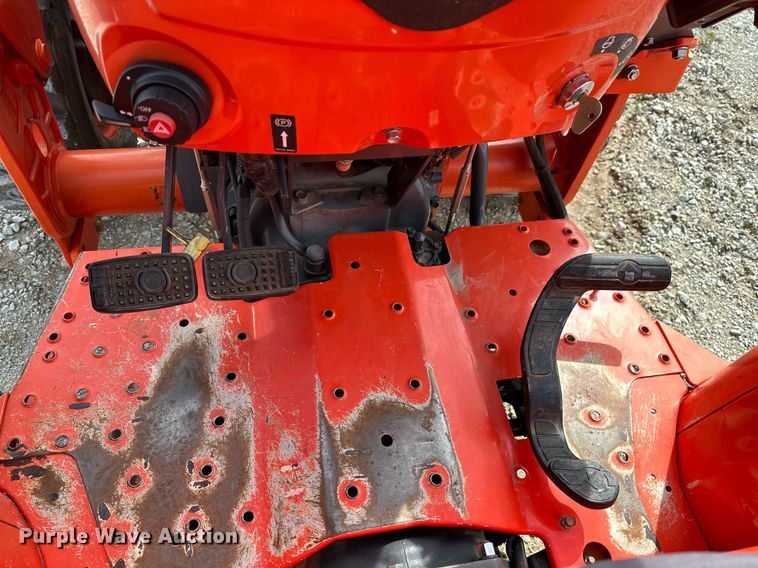image for item LR9553 2017 Kubota MX5800D  MFWD tractor