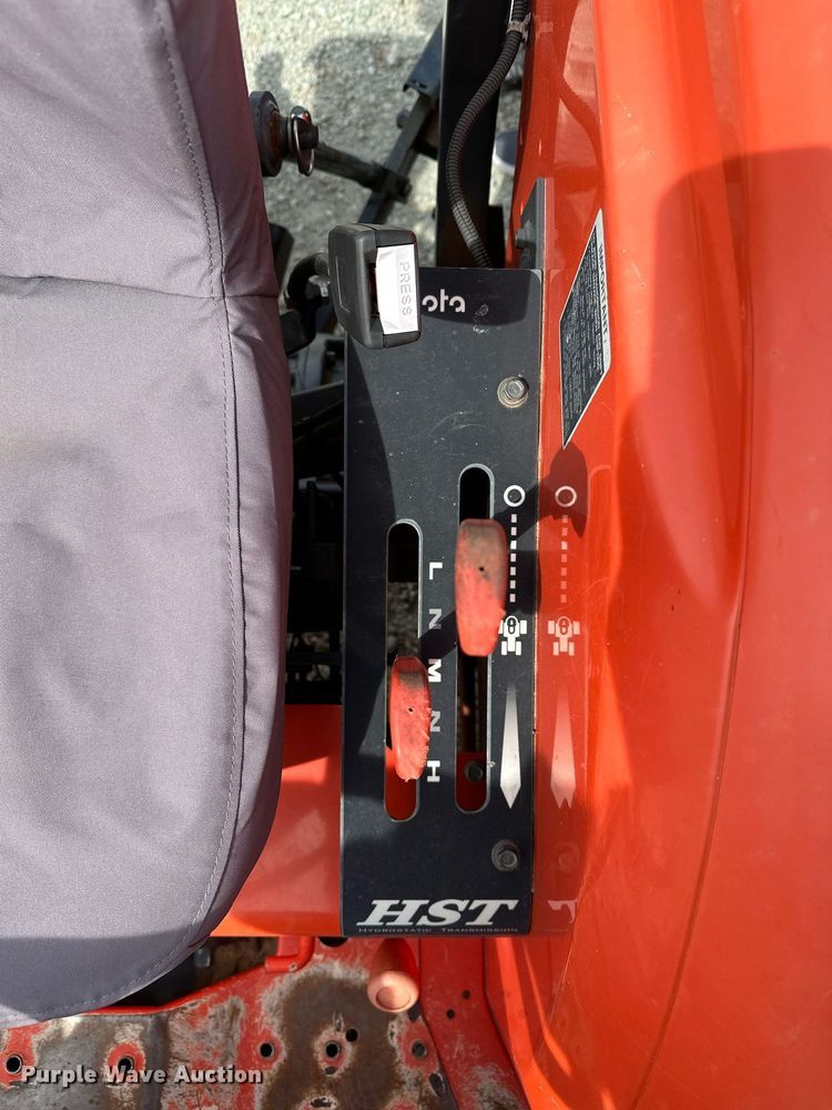 image for item LR9553 2017 Kubota MX5800D  MFWD tractor