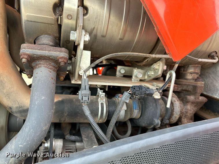 image for item LR9553 2017 Kubota MX5800D  MFWD tractor