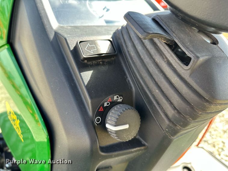 image for item LR9555 John Deere 1025R  MFWD tractor