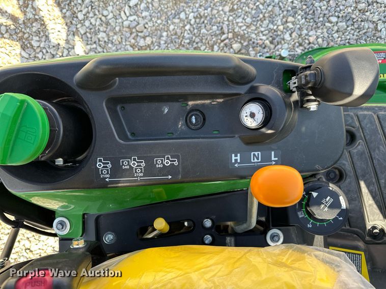 image for item LR9555 John Deere 1025R  MFWD tractor