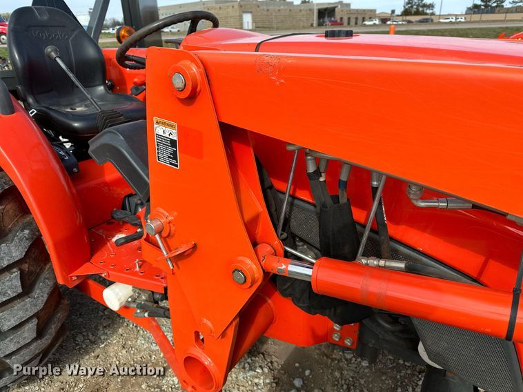 image for item LR9556 2016 Kubota MX5200  MFWD tractor