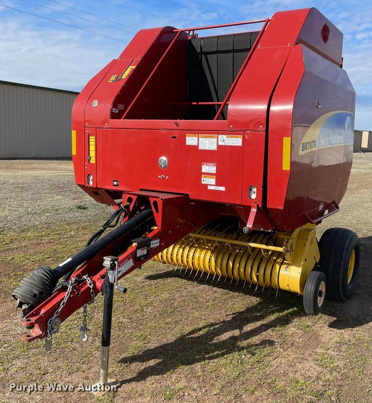 image for item MM9384 2010 New Holland BR7070 round baler