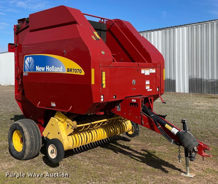 image for item MM9384 2010 New Holland BR7070 round baler