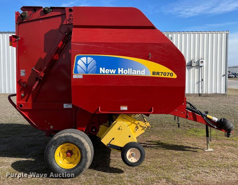 image for item MM9384 2010 New Holland BR7070 round baler