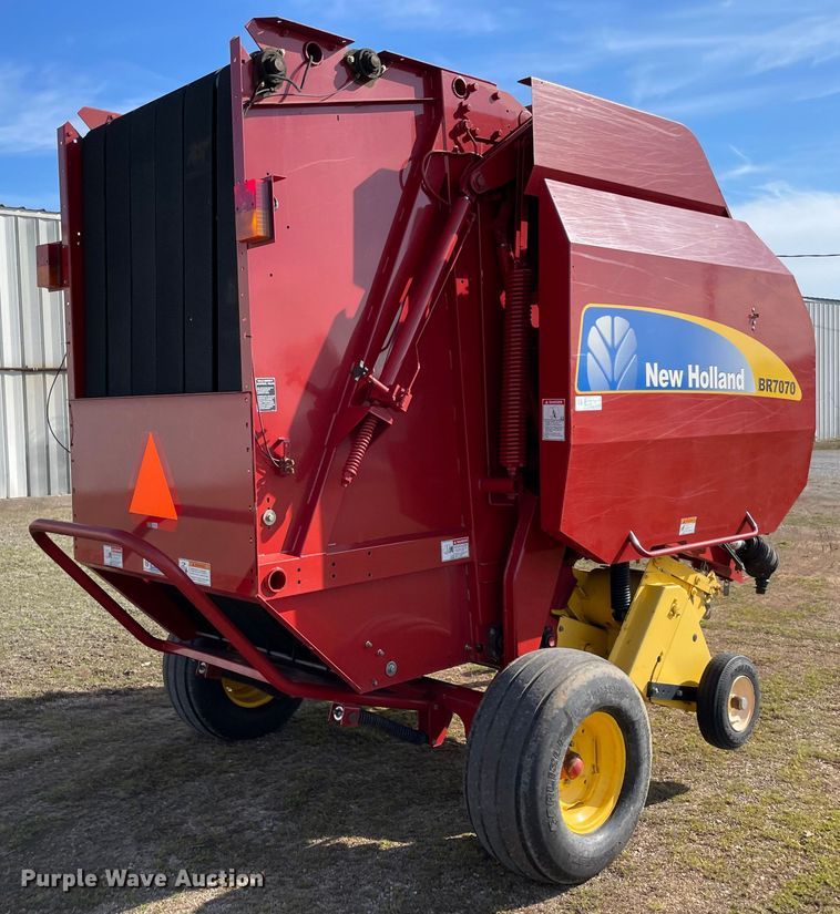 image for item MM9384 2010 New Holland BR7070 round baler
