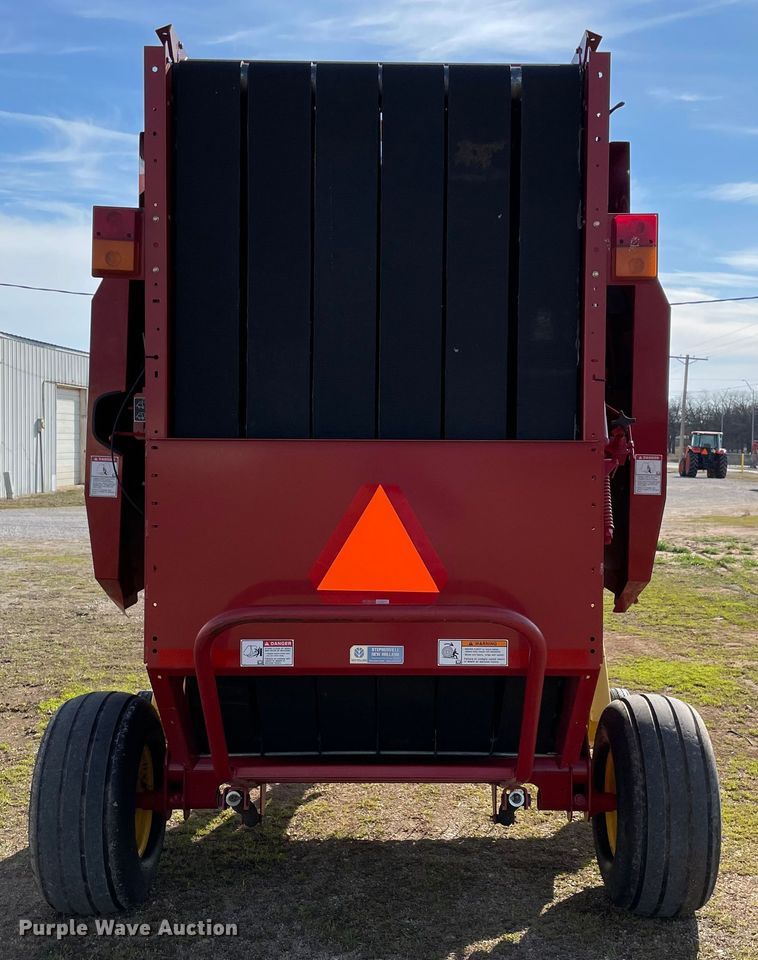 image for item MM9384 2010 New Holland BR7070 round baler