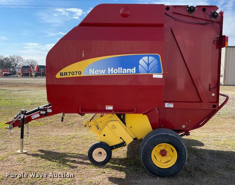 image for item MM9384 2010 New Holland BR7070 round baler