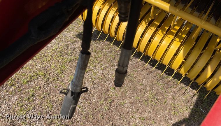 image for item MM9384 2010 New Holland BR7070 round baler