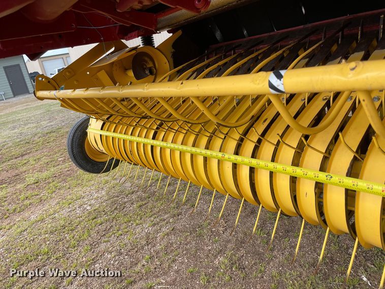 image for item MM9384 2010 New Holland BR7070 round baler